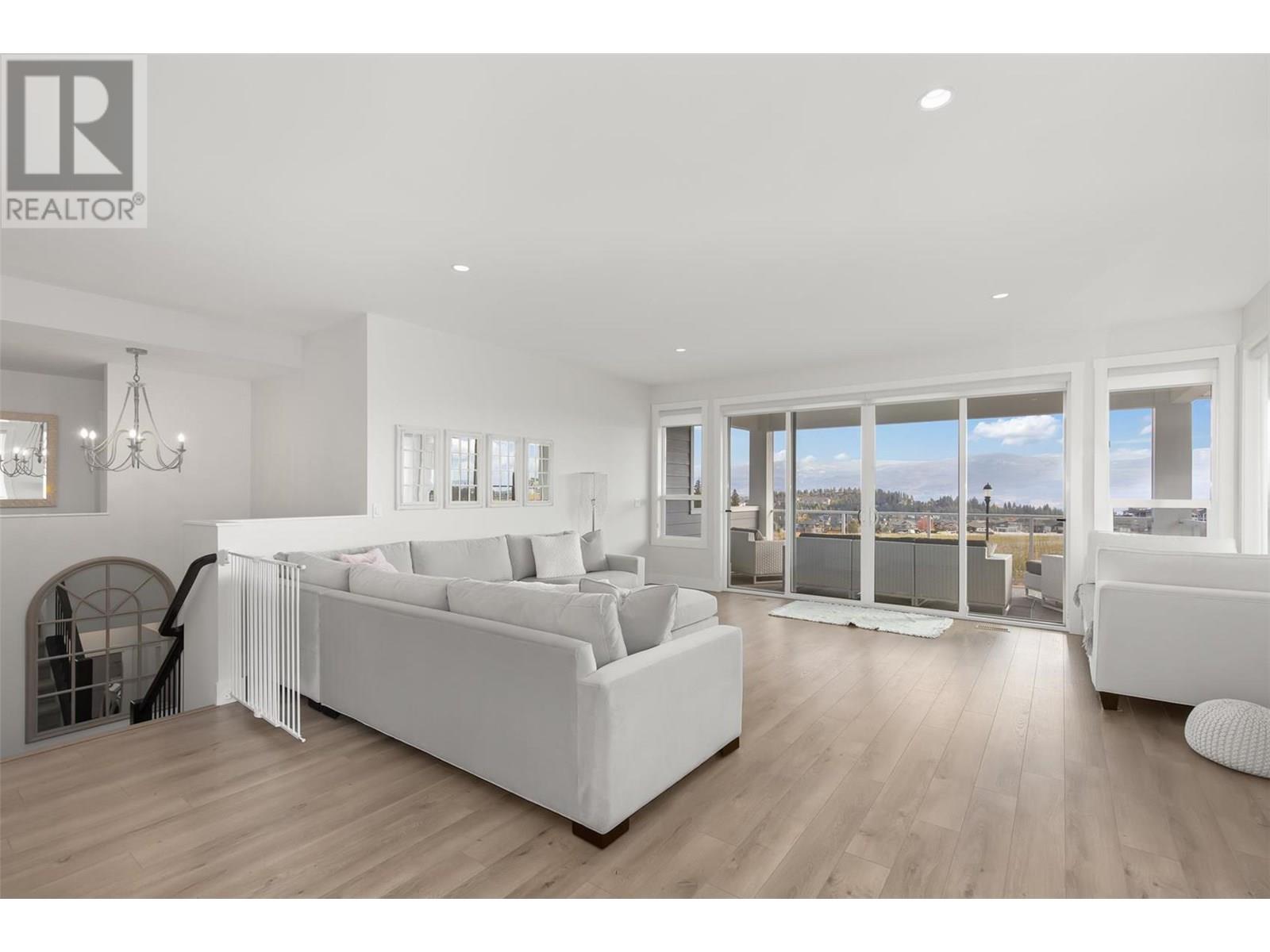  2612 Paramount Drive, West Kelowna