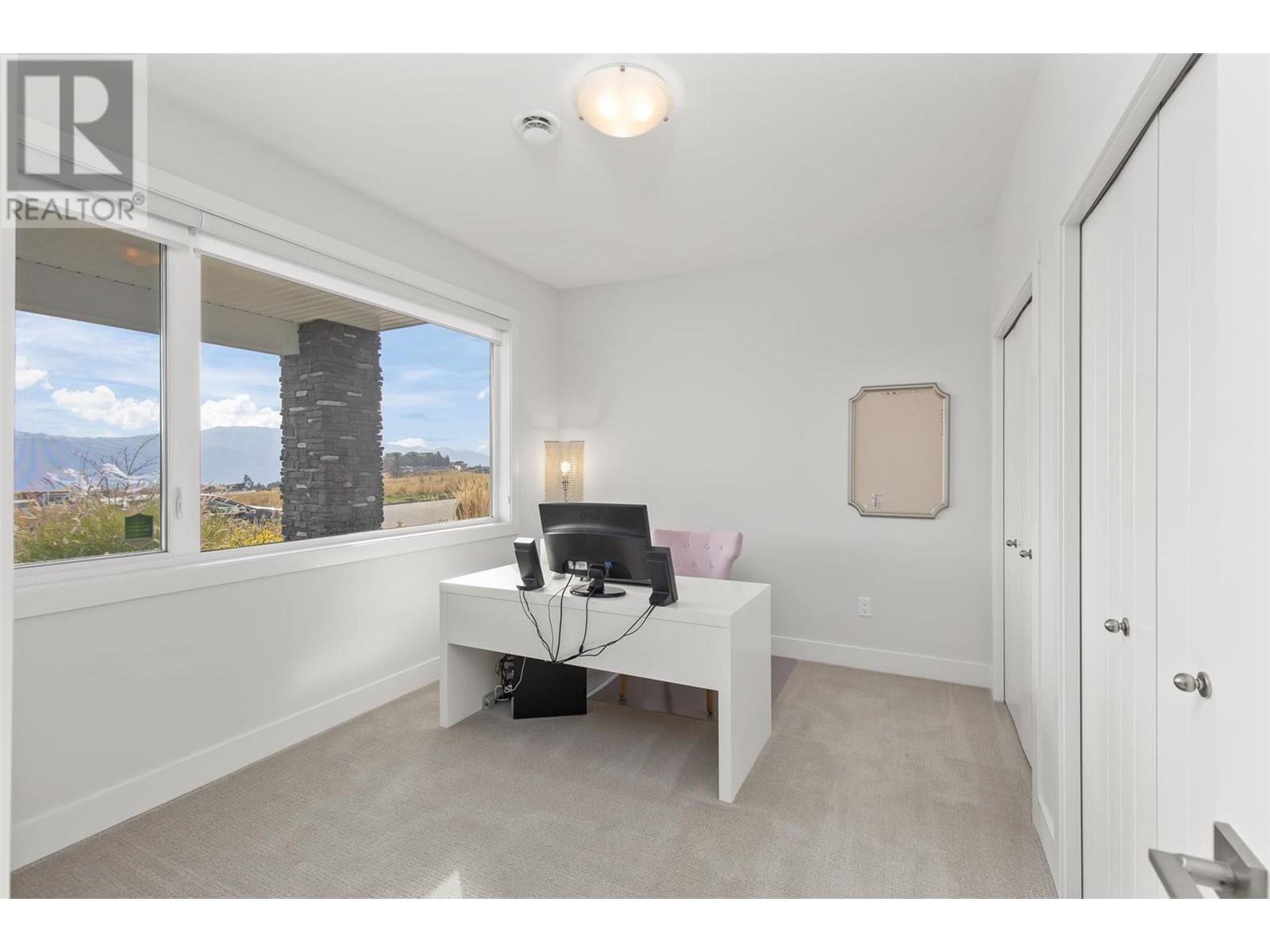  2612 Paramount Drive, West Kelowna