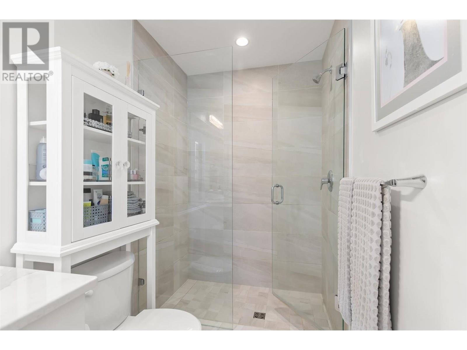  2612 Paramount Drive, West Kelowna