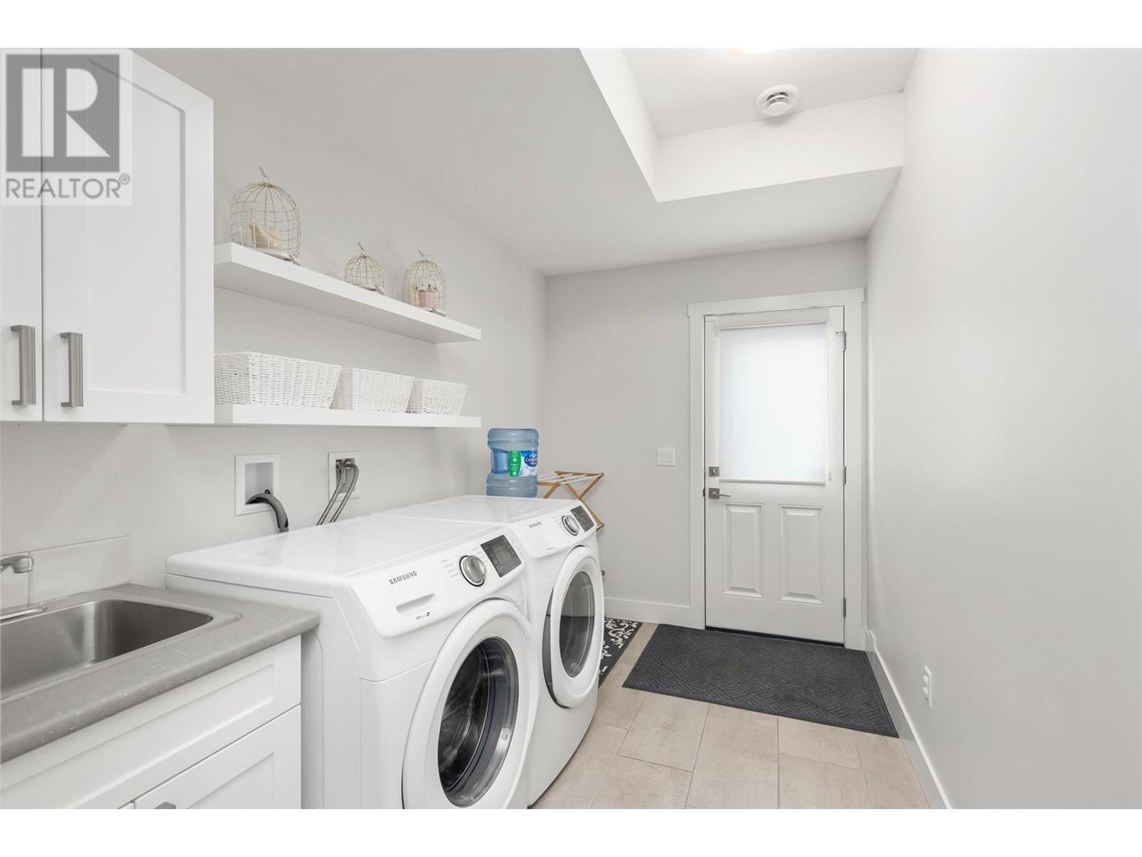  2612 Paramount Drive, West Kelowna