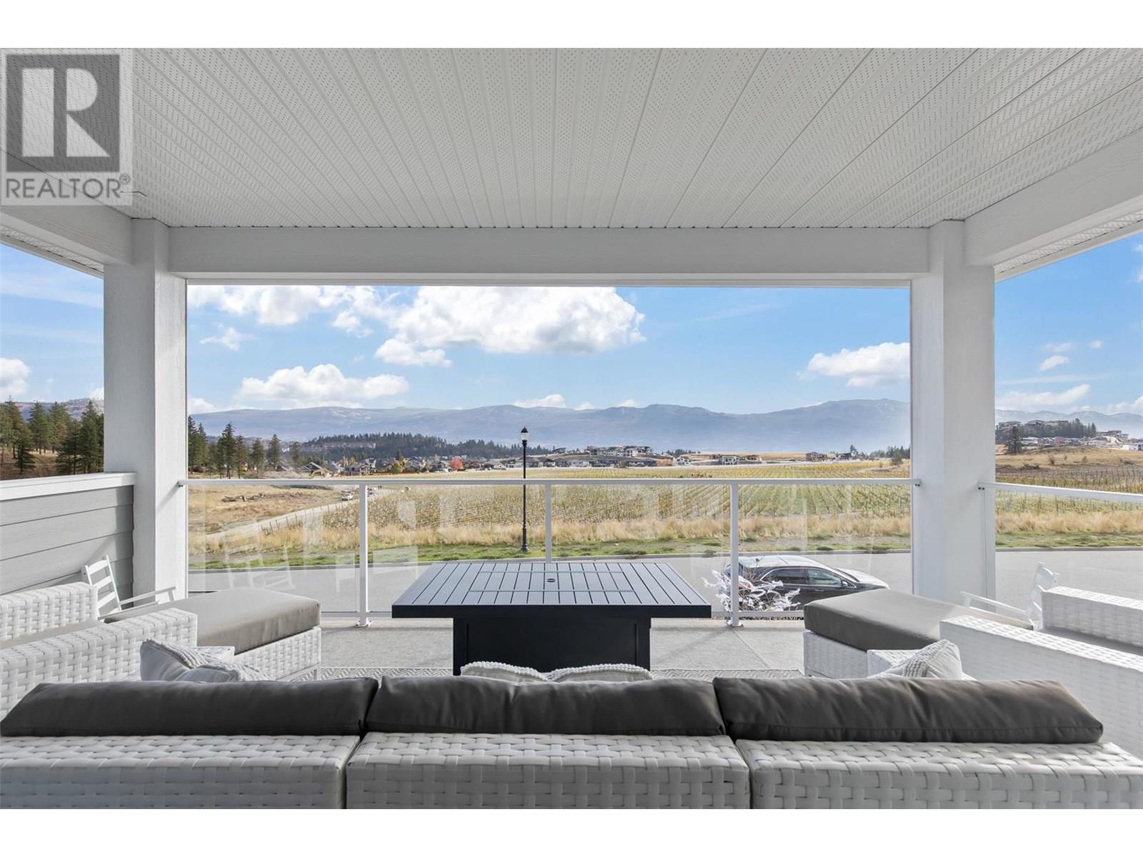  2612 Paramount Drive, West Kelowna