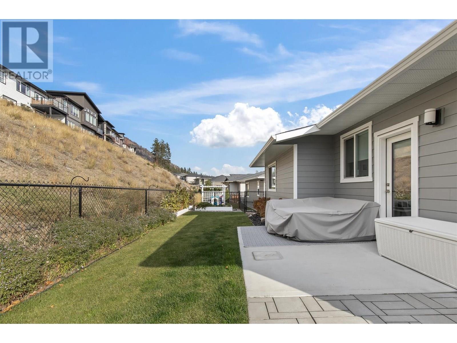  2612 Paramount Drive, West Kelowna