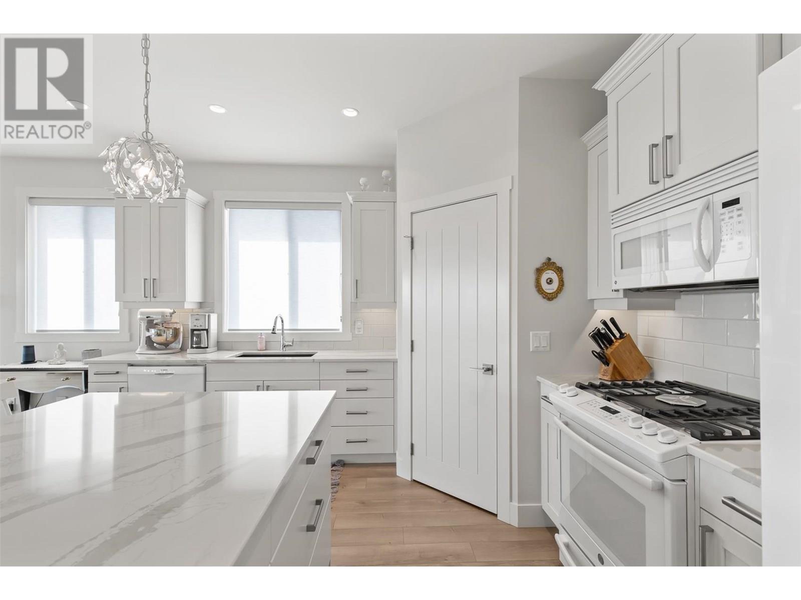  2612 Paramount Drive, West Kelowna