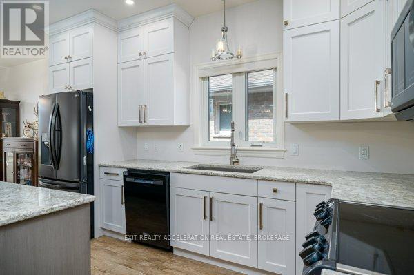 Photo 17 of 10 Briarwood Crescent, Greater Napanee ON