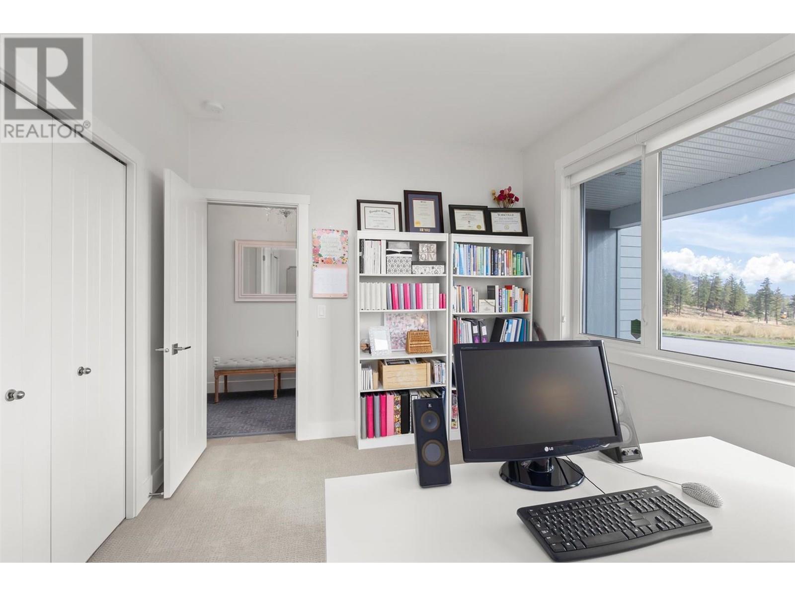  2612 Paramount Drive, West Kelowna