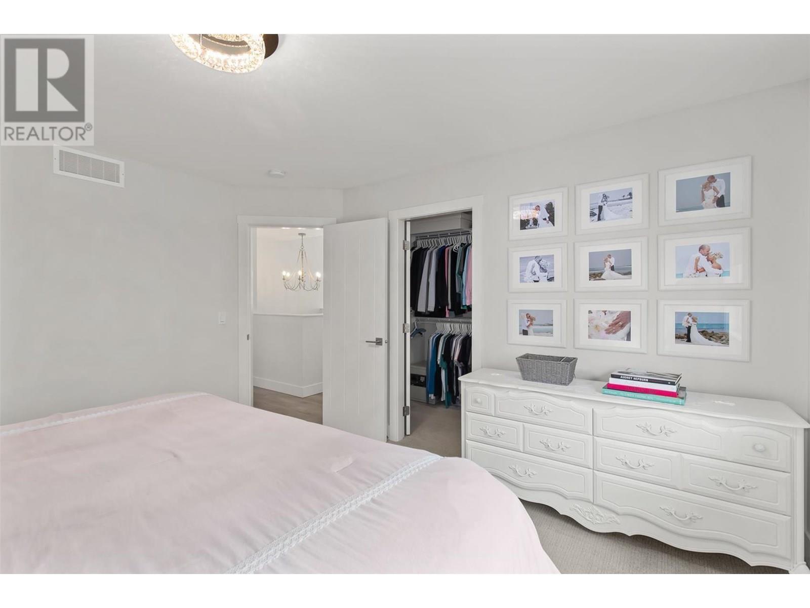 2612 Paramount Drive, West Kelowna