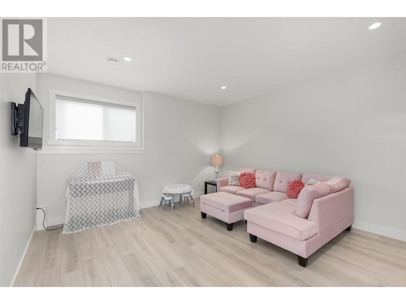  2612 Paramount Drive, West Kelowna