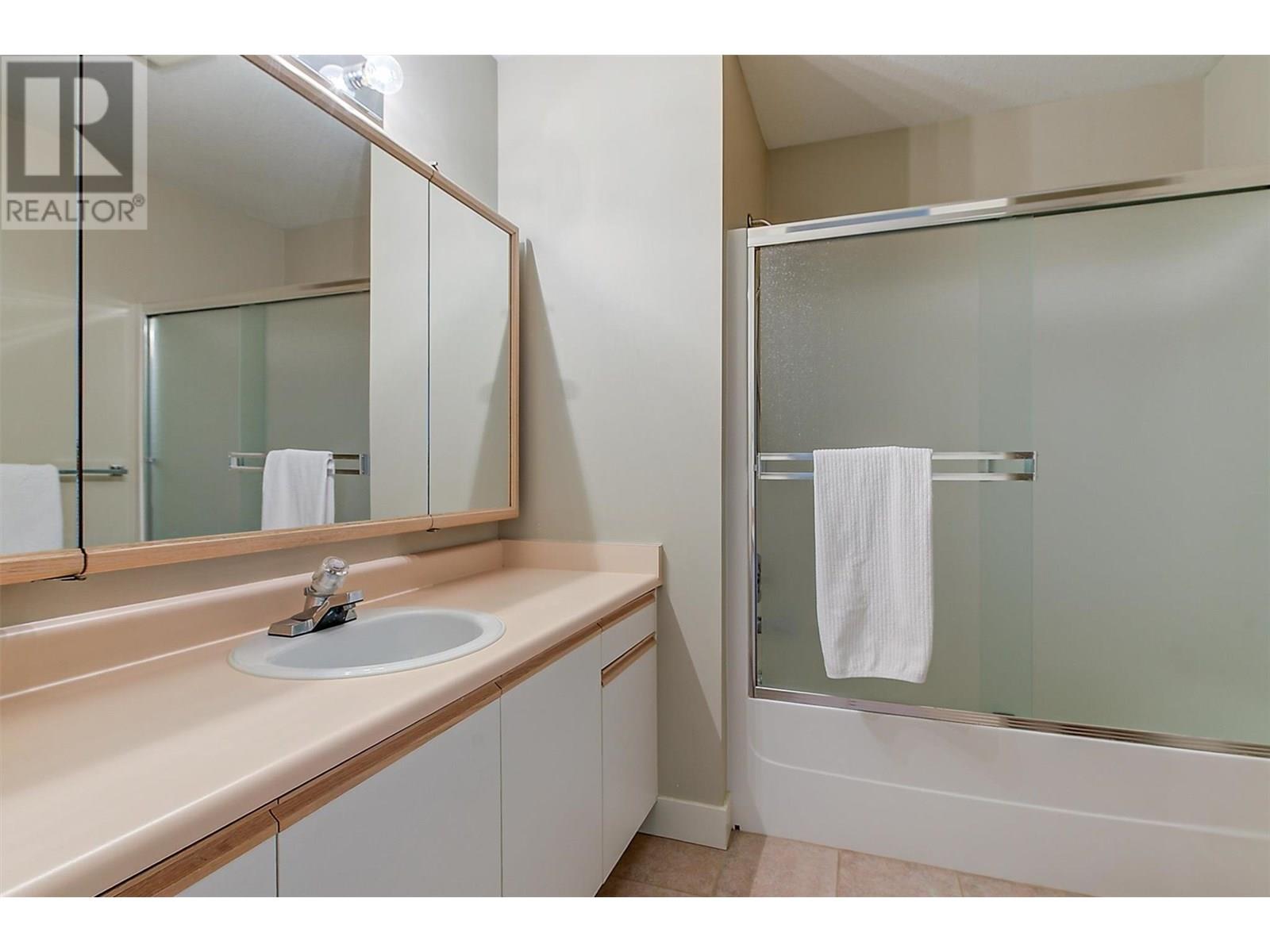  2341 Thacker Drive, West Kelowna