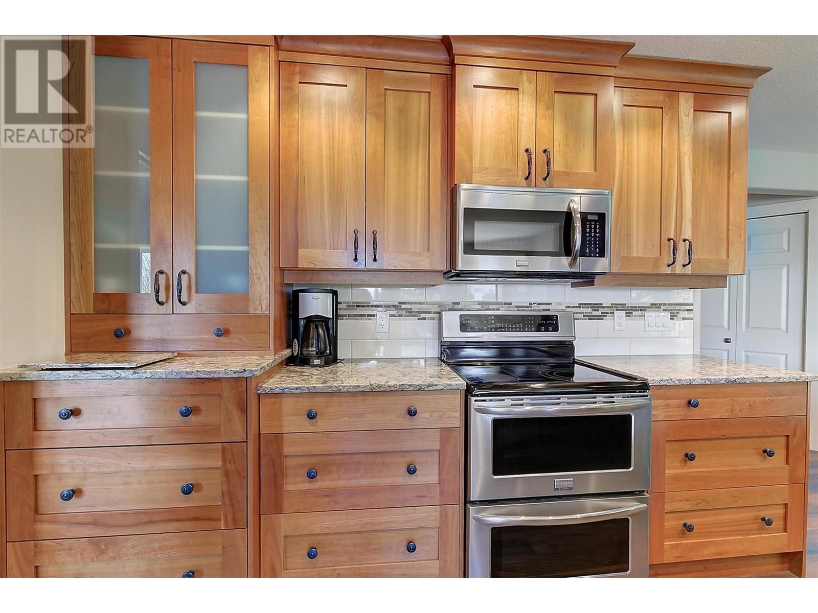  2341 Thacker Drive, West Kelowna