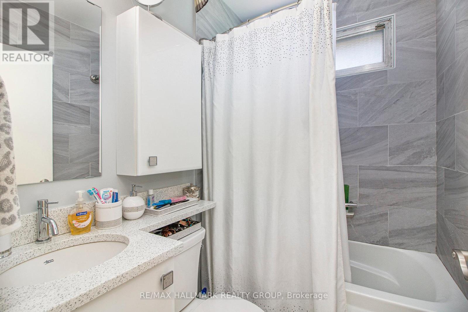 Photo 12 of 1036 Gill Avenue, Ottawa ON