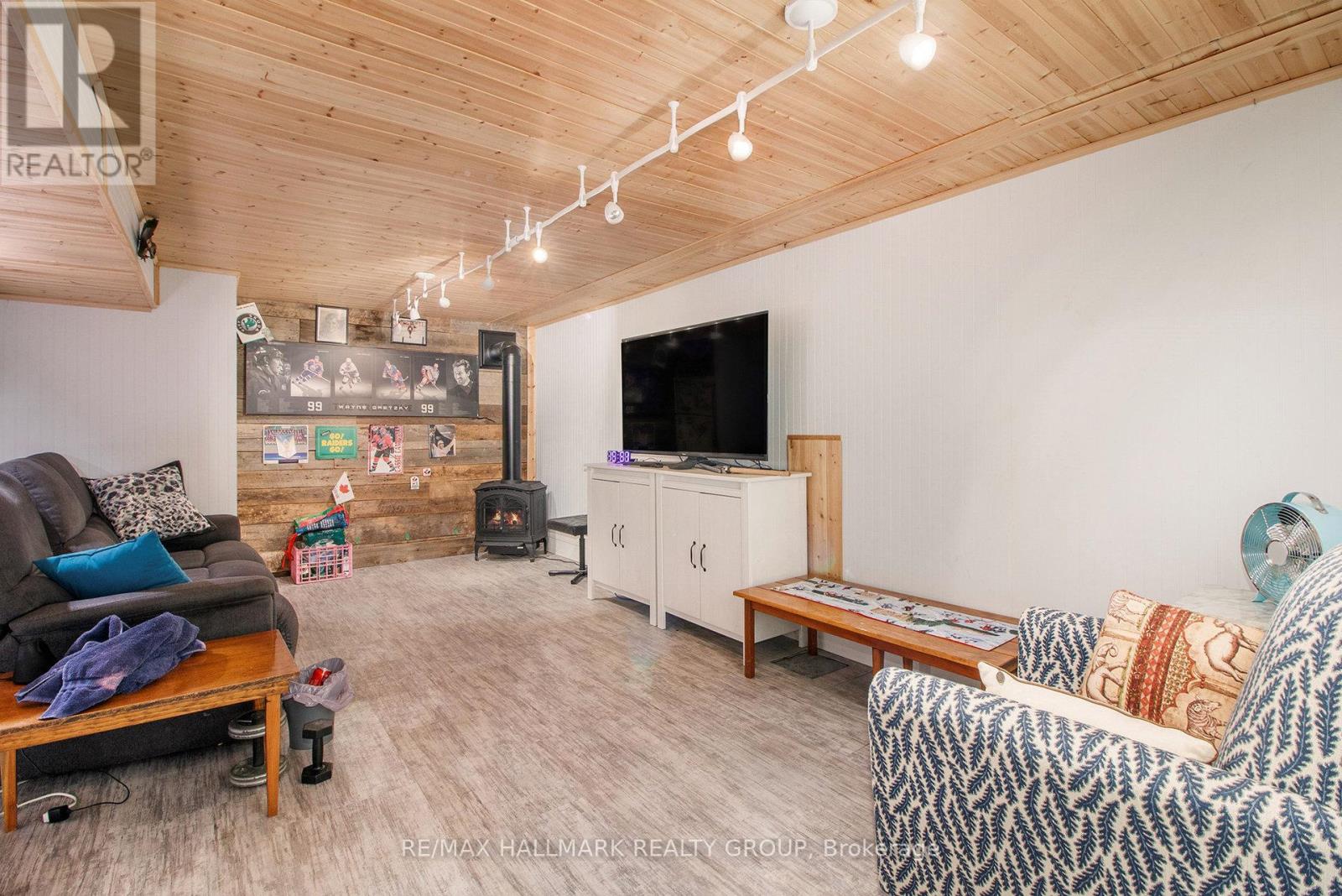 Photo 17 of 1036 Gill Avenue, Ottawa ON
