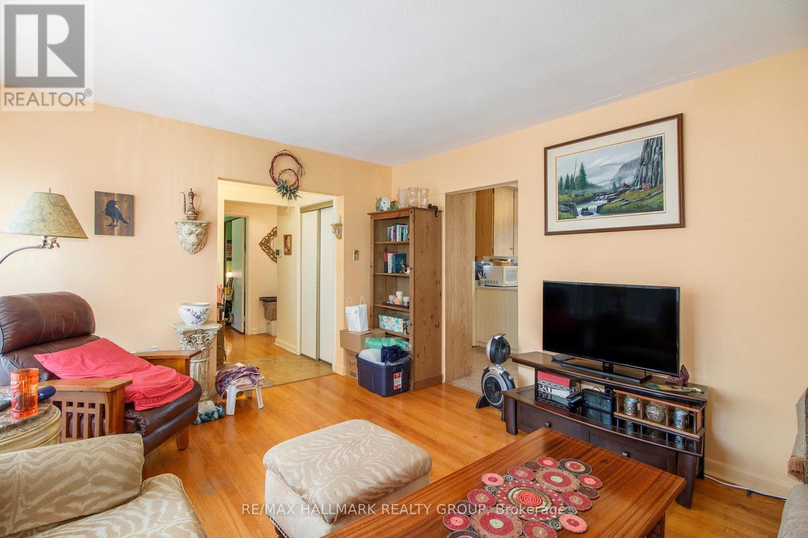 Photo 8 of 1036 Gill Avenue, Ottawa ON