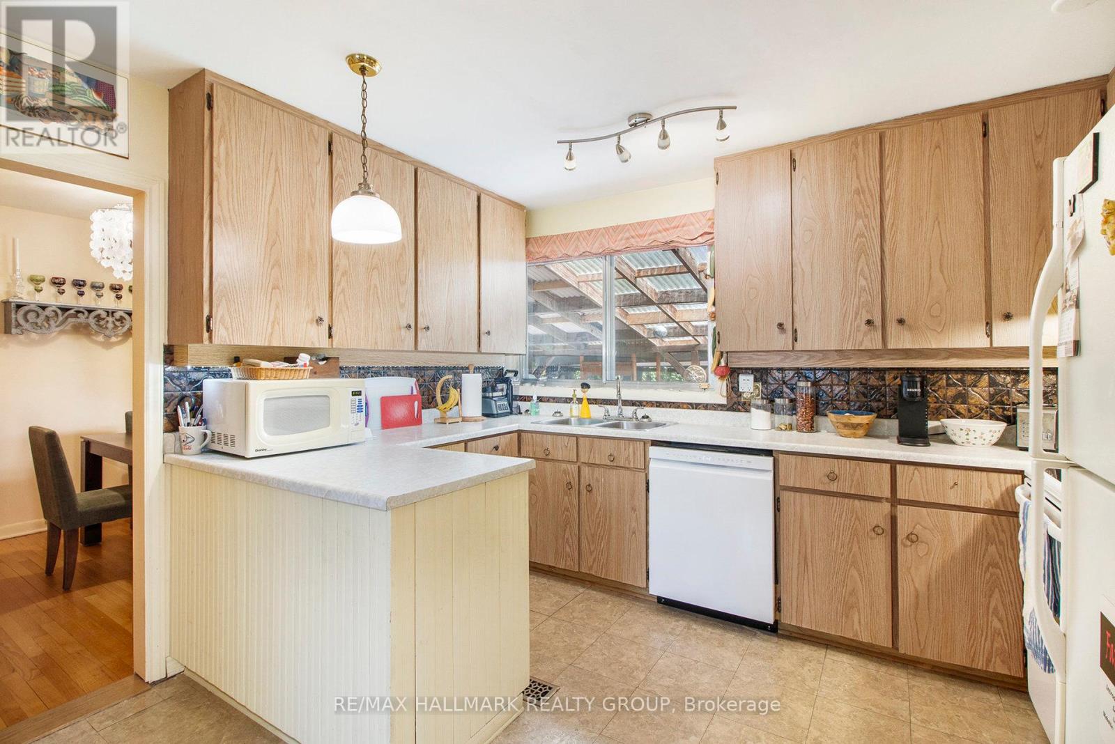Photo 9 of 1036 Gill Avenue, Ottawa ON
