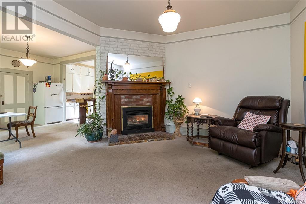 1794 Midgard Ave, Saanich