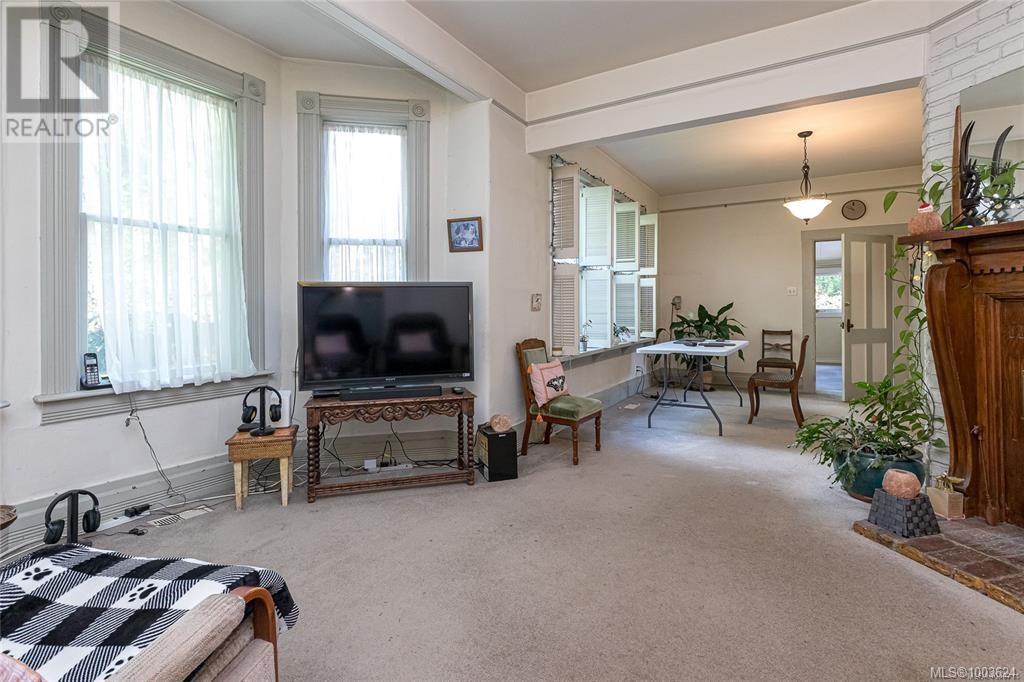 1794 Midgard Ave, Saanich