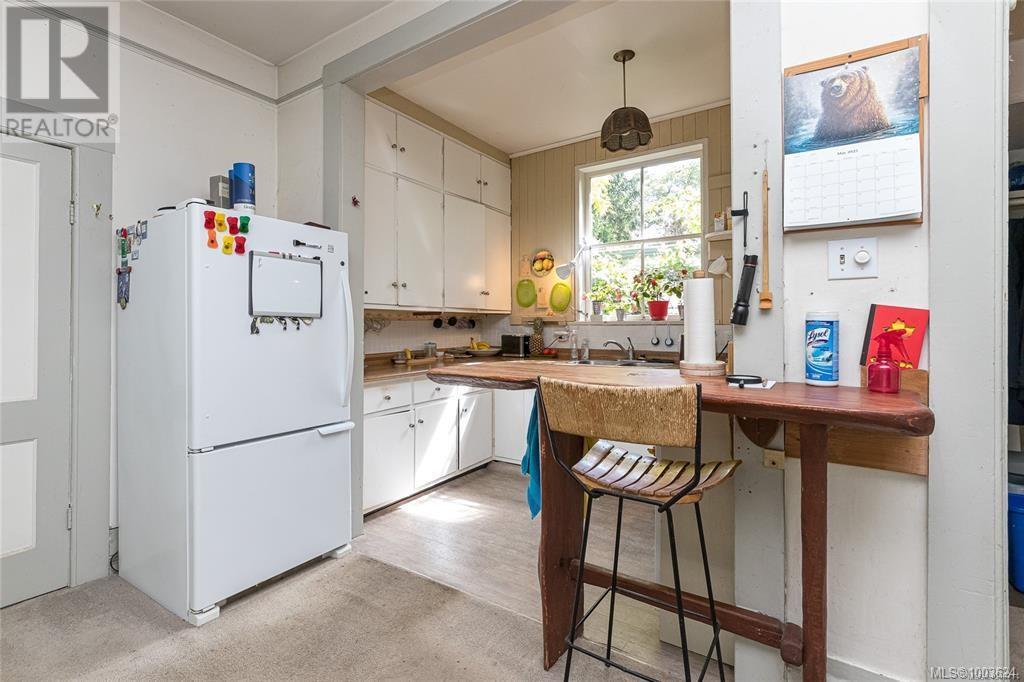 1794 Midgard Ave, Saanich