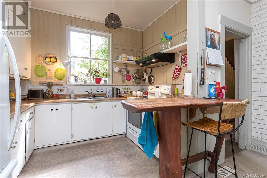 1794 Midgard Ave, Saanich