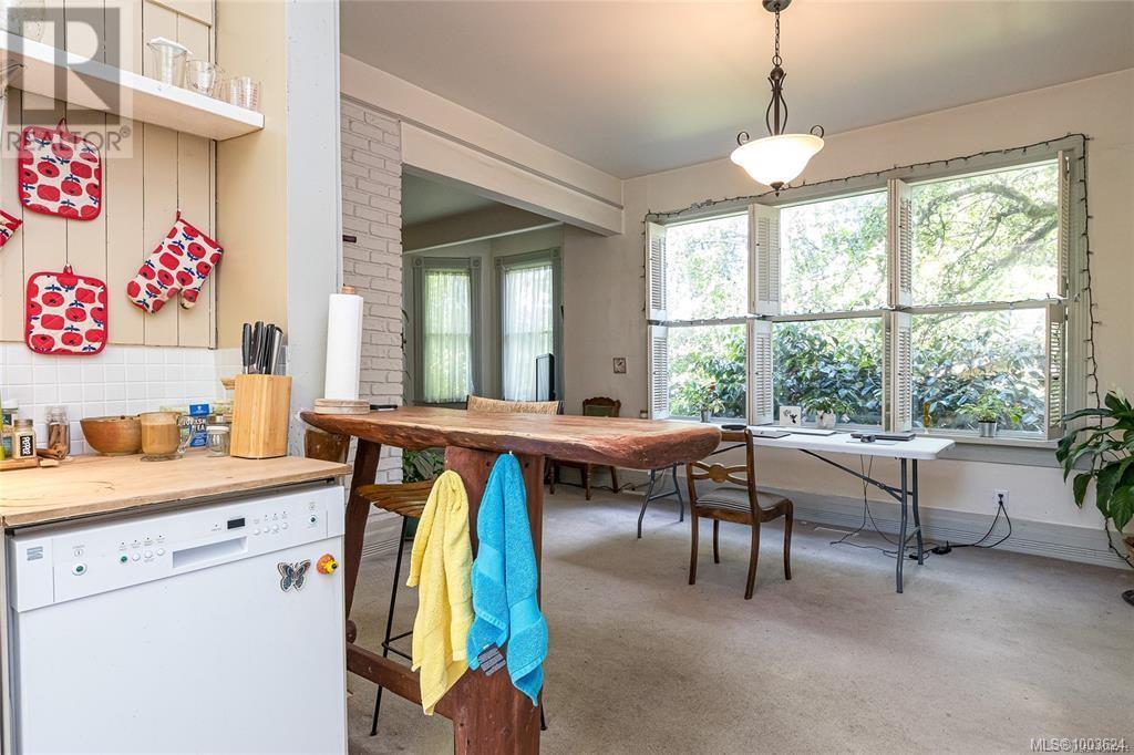 1794 Midgard Ave, Saanich