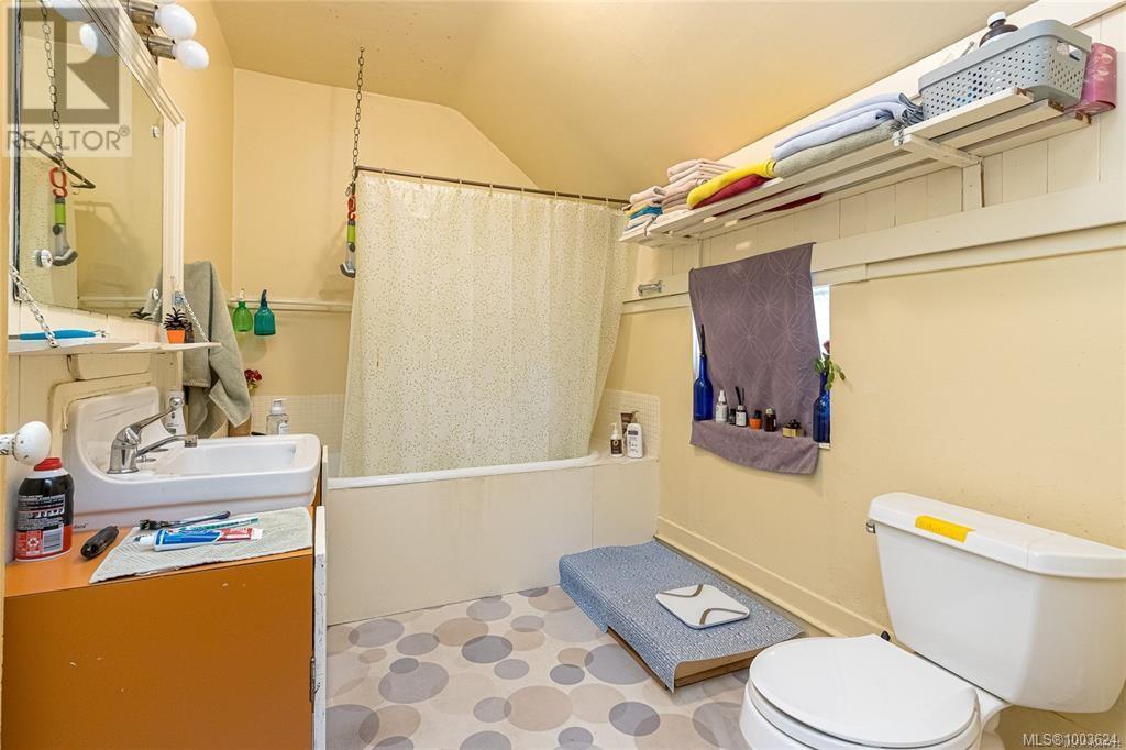 1794 Midgard Ave, Saanich