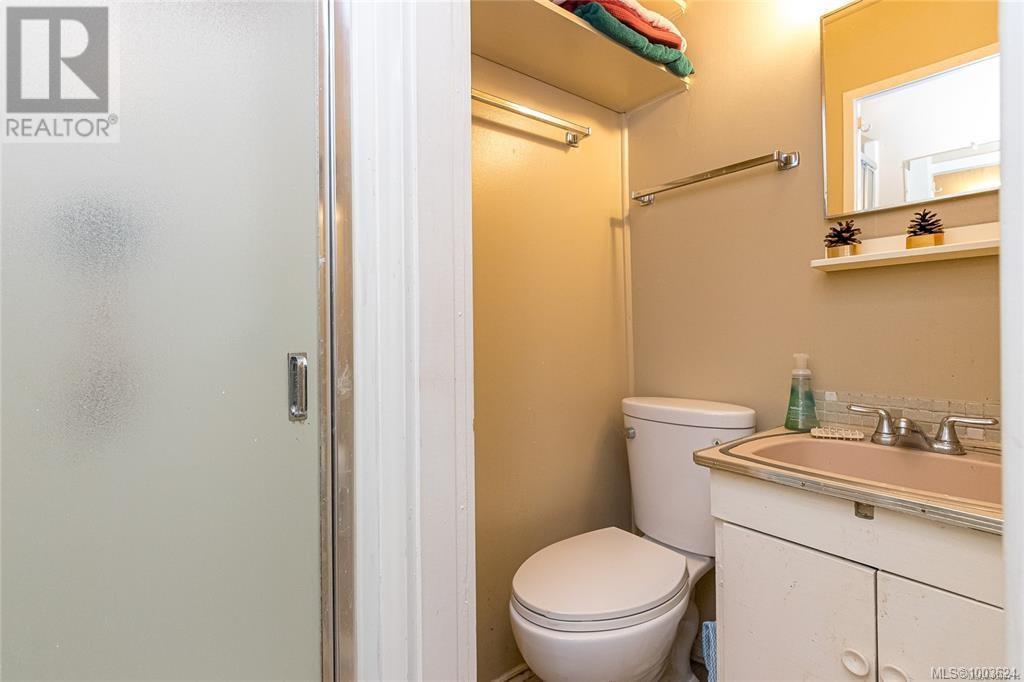 1794 Midgard Ave, Saanich