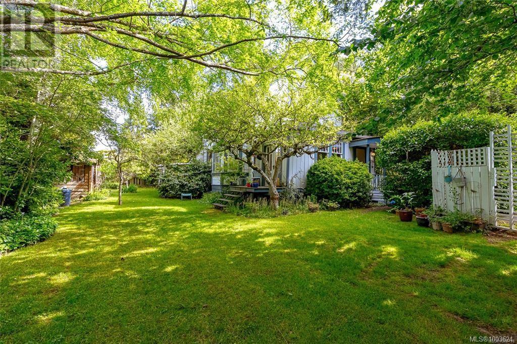 1794 Midgard Ave, Saanich