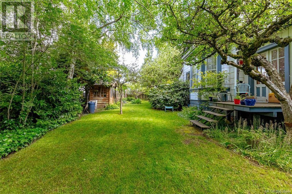 1794 Midgard Ave, Saanich