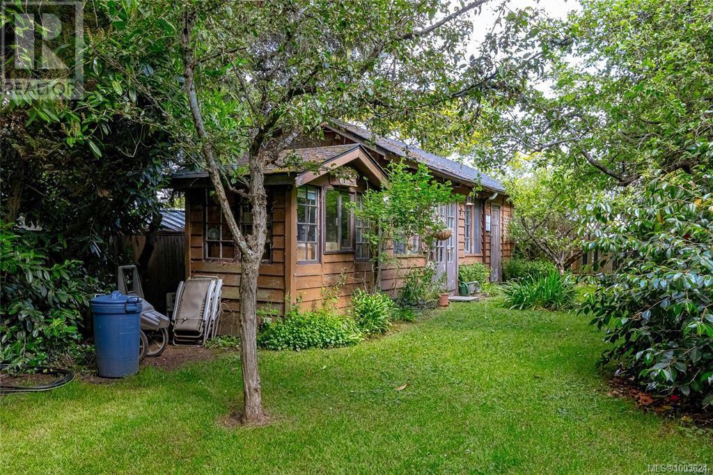1794 Midgard Ave, Saanich