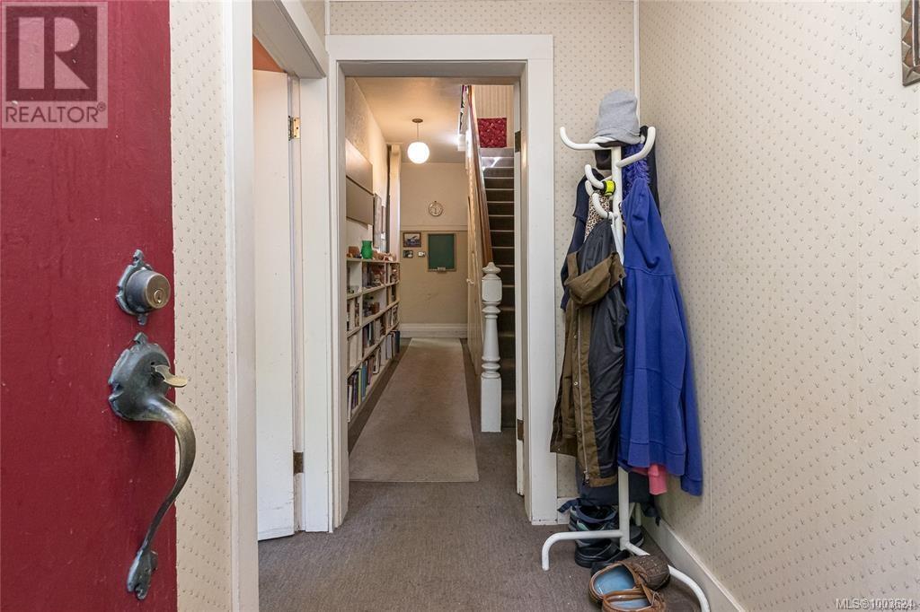 1794 Midgard Ave, Saanich