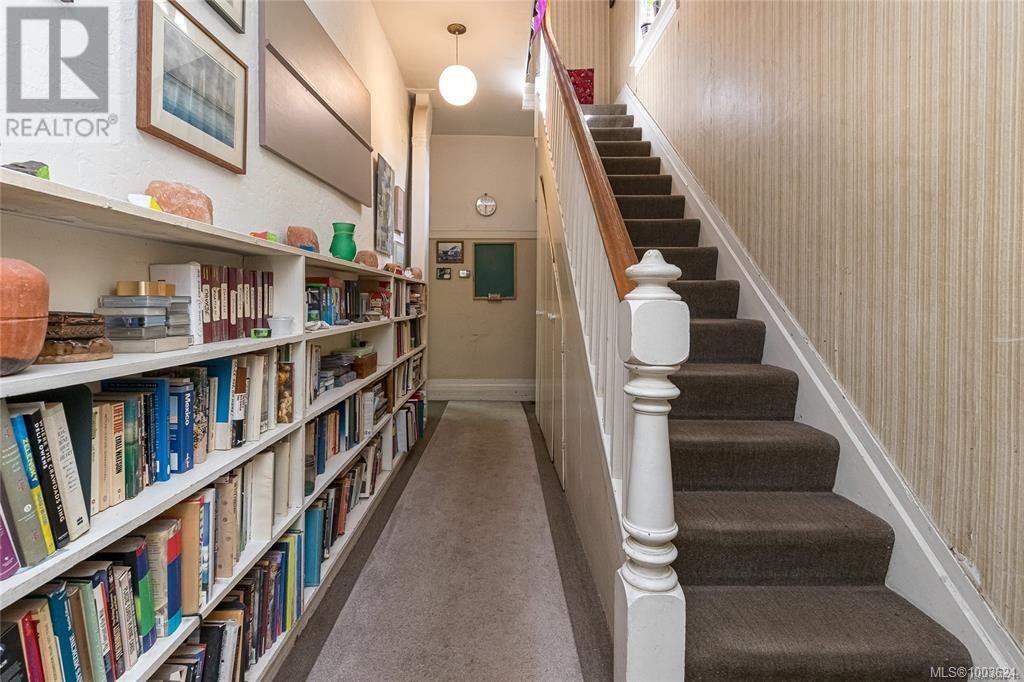 1794 Midgard Ave, Saanich