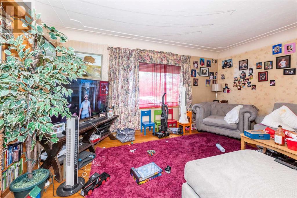 Single Family House Bi-level for Sale in   Street SE Forest Lawn Calgary 