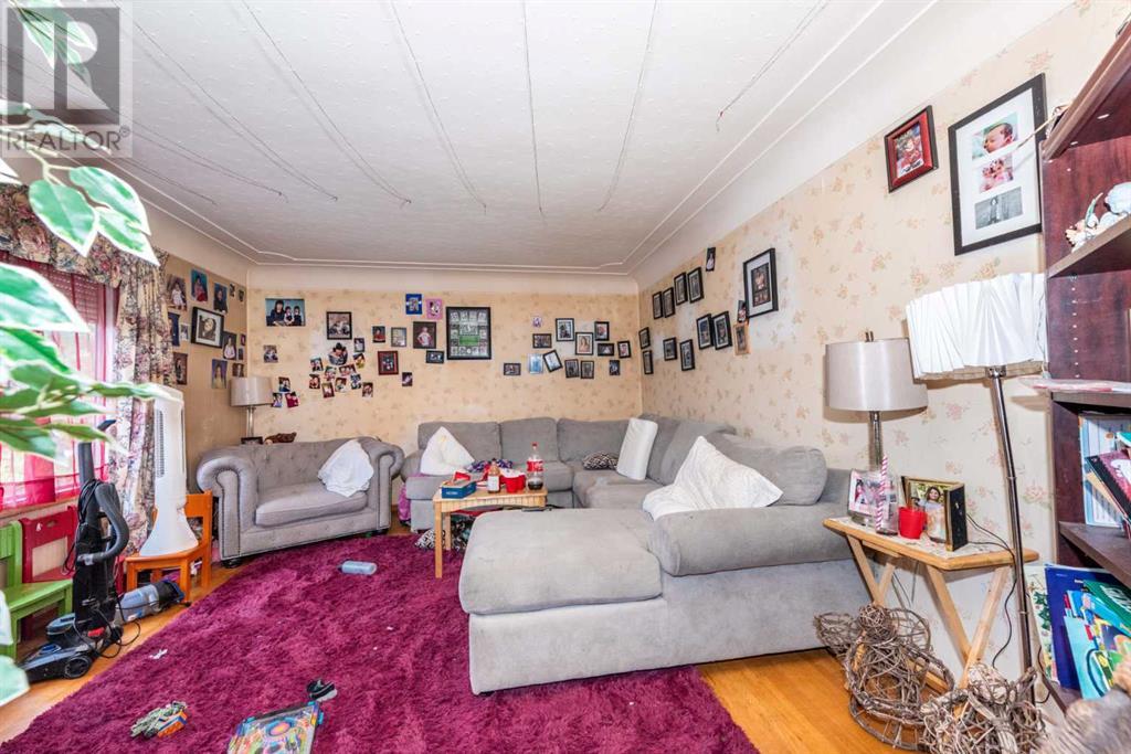 Single Family House Bi-level for Sale in   Street SE Forest Lawn Calgary 