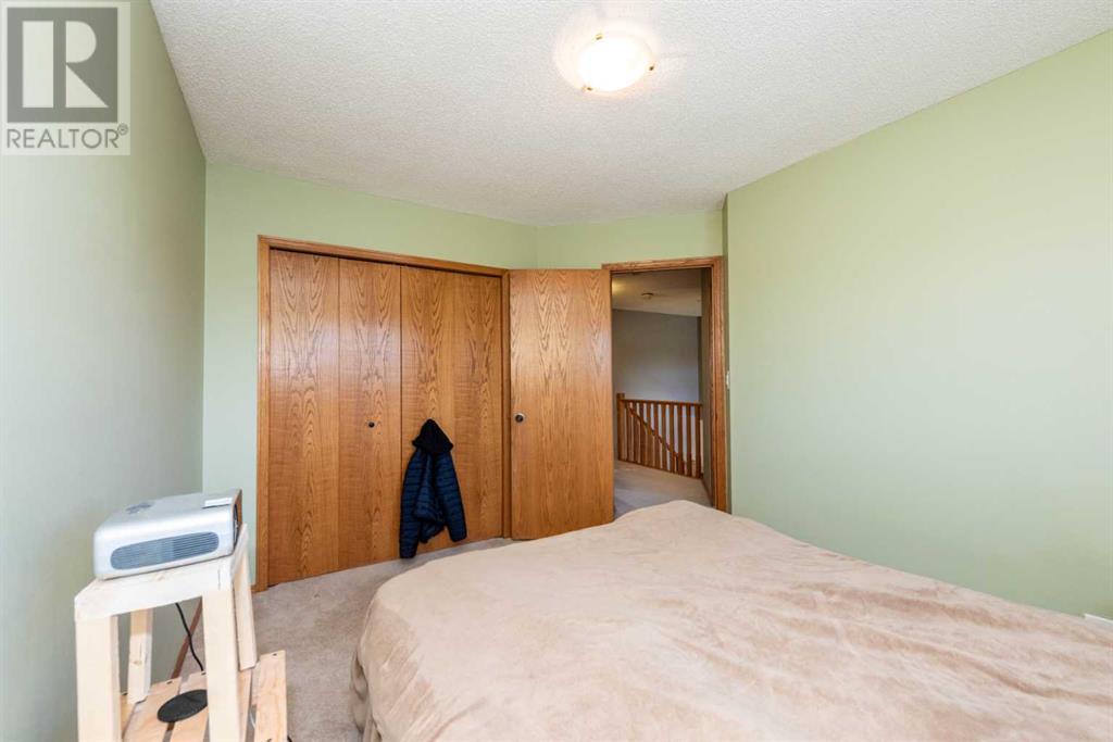 Single Family House for Sale in  Hawktree Circle NW Hawkwood Calgary 