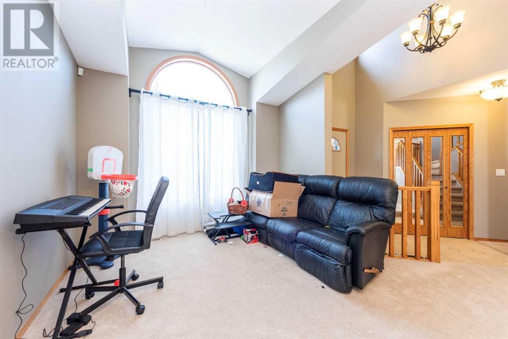 Single Family House for Sale in  Hawktree Circle NW Hawkwood Calgary 
