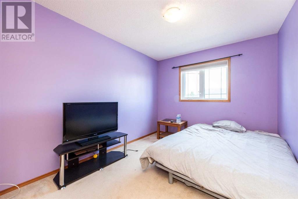 Single Family House for Sale in  Hawktree Circle NW Hawkwood Calgary 