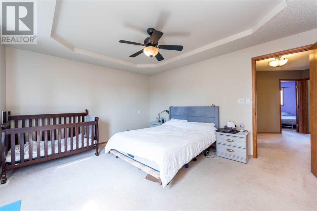 Single Family House for Sale in  Hawktree Circle NW Hawkwood Calgary 