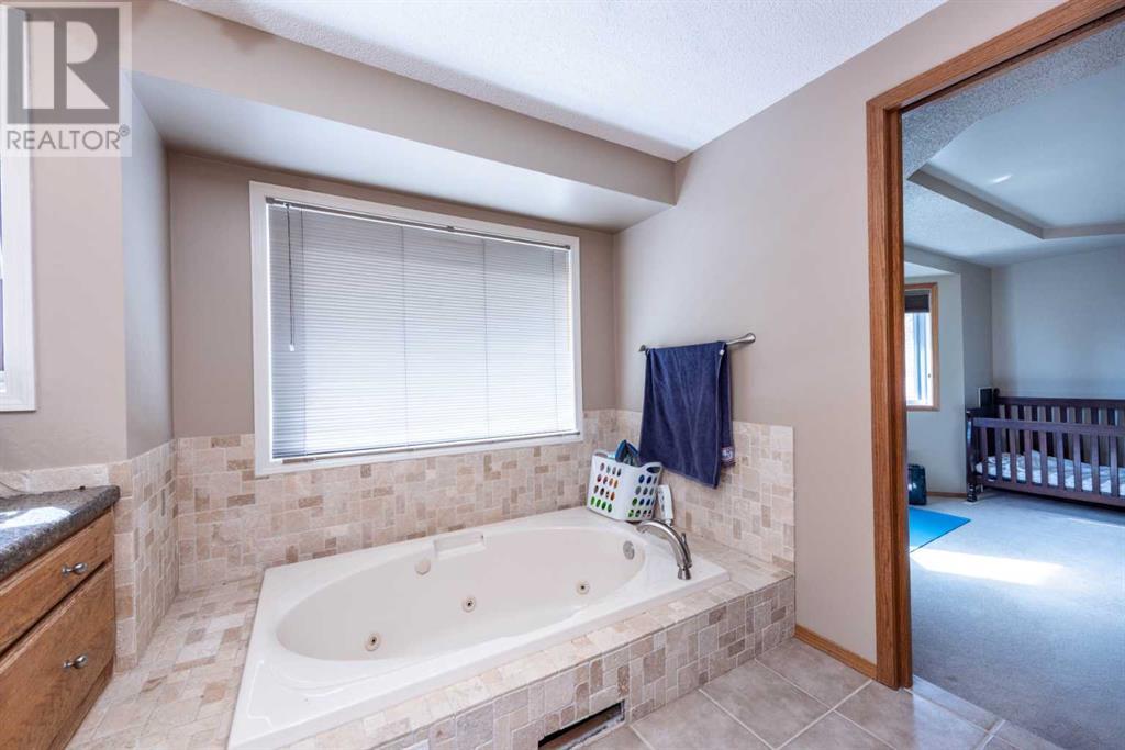 Single Family House for Sale in  Hawktree Circle NW Hawkwood Calgary 