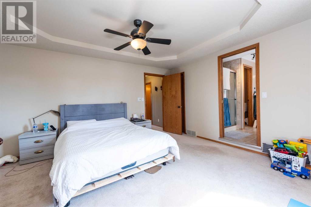 Single Family House for Sale in  Hawktree Circle NW Hawkwood Calgary 