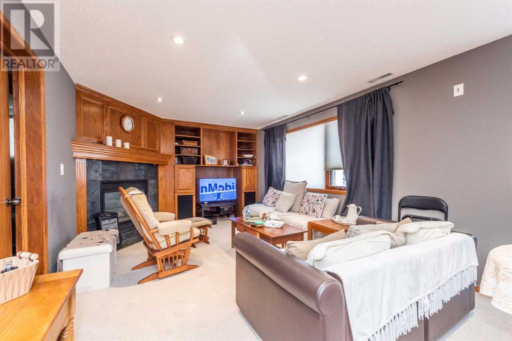 Single Family House for Sale in  Hawktree Circle NW Hawkwood Calgary 