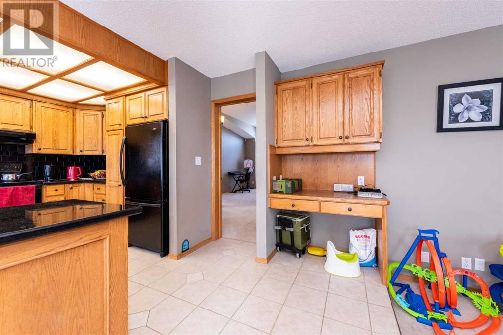 Single Family House for Sale in  Hawktree Circle NW Hawkwood Calgary 