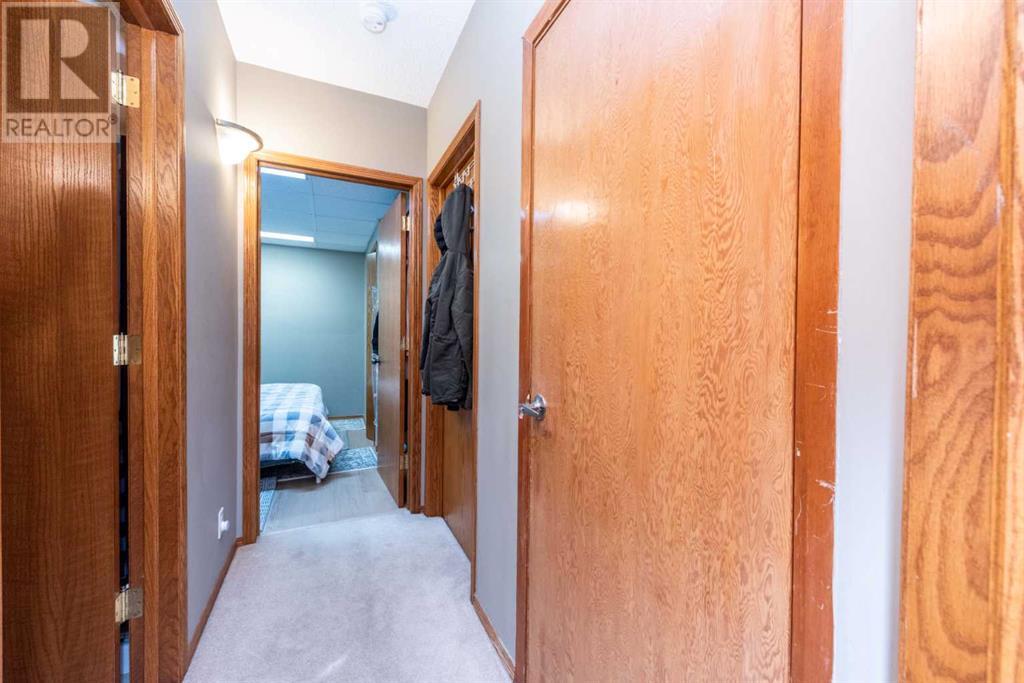 Single Family House for Sale in  Hawktree Circle NW Hawkwood Calgary 
