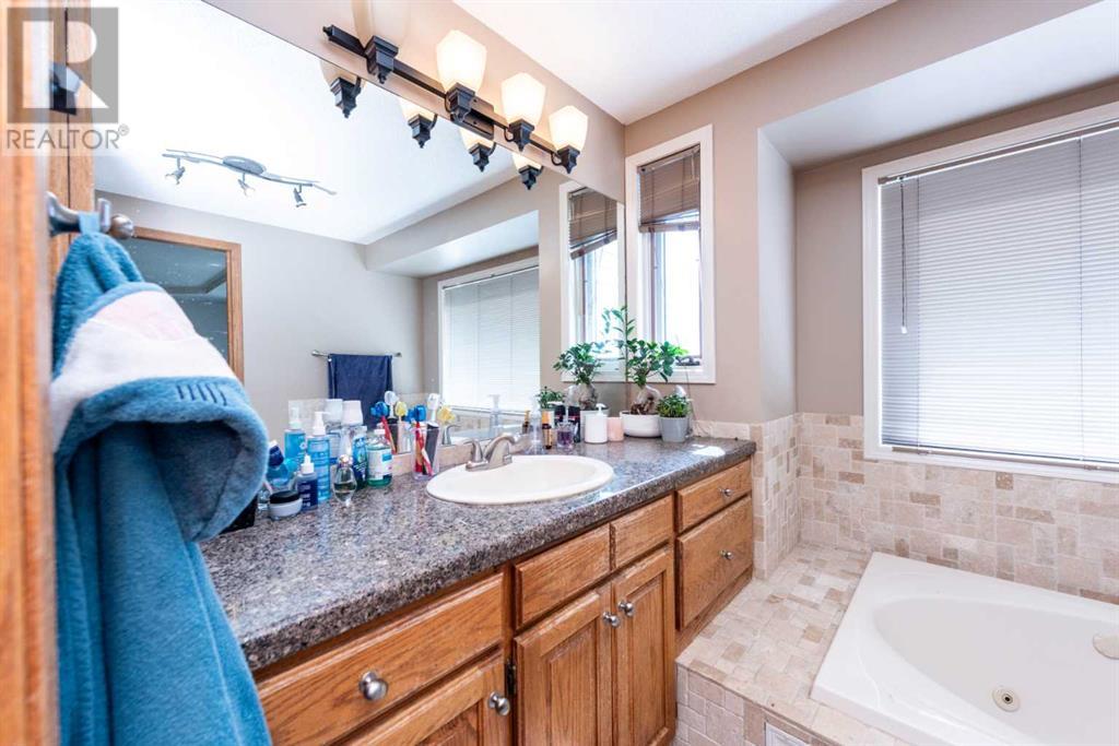 Single Family House for Sale in  Hawktree Circle NW Hawkwood Calgary 