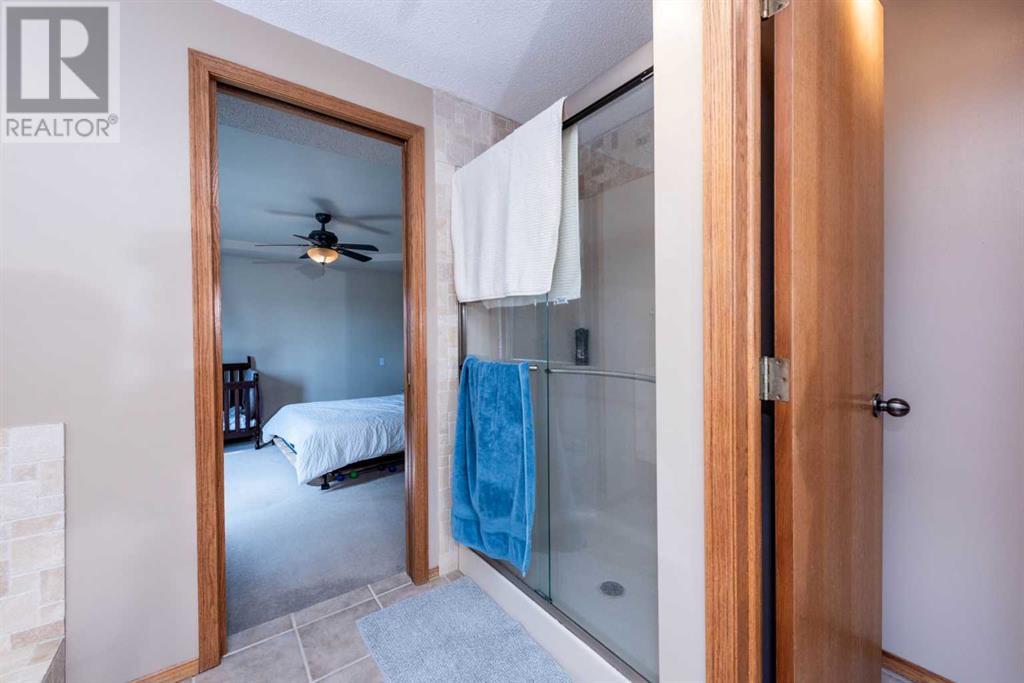 Single Family House for Sale in  Hawktree Circle NW Hawkwood Calgary 