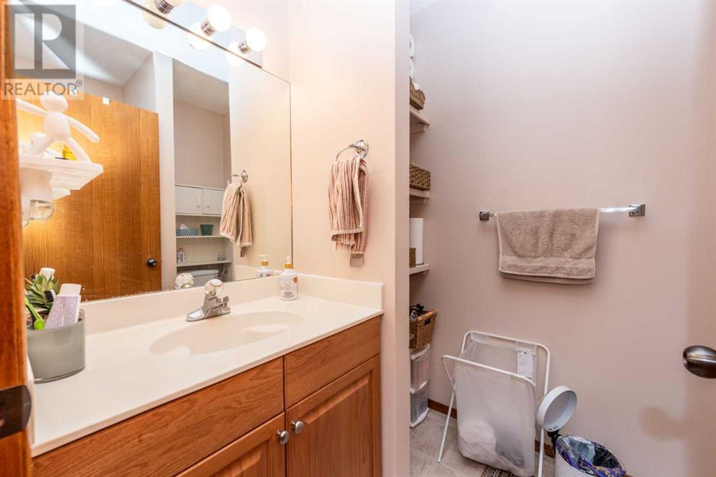 Single Family House for Sale in  Hawktree Circle NW Hawkwood Calgary 