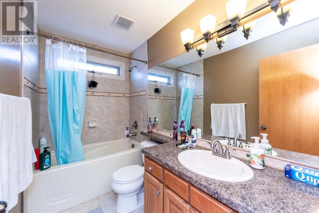 Single Family House for Sale in  Hawktree Circle NW Hawkwood Calgary 