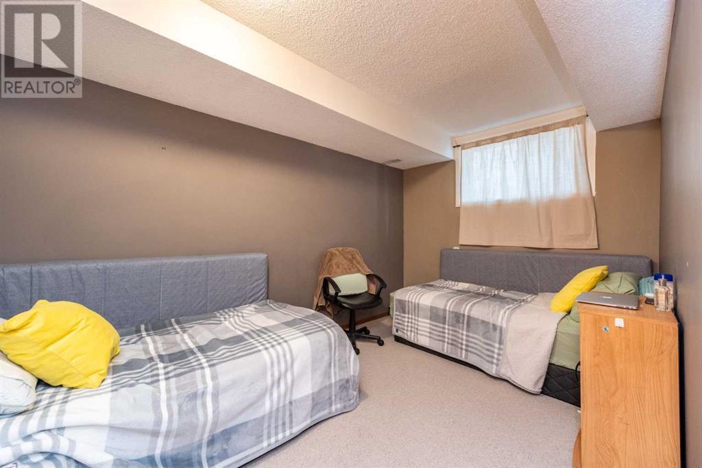 Single Family House for Sale in  Hawktree Circle NW Hawkwood Calgary 