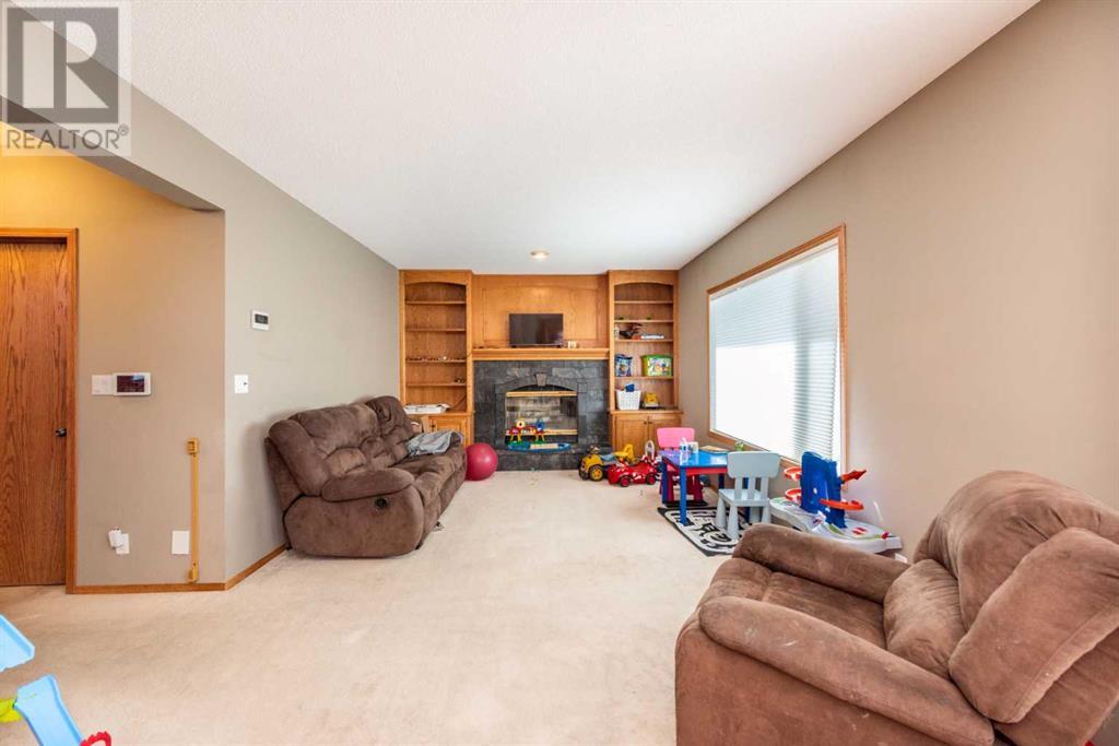 Single Family House for Sale in  Hawktree Circle NW Hawkwood Calgary 