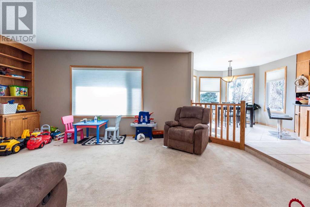 Single Family House for Sale in  Hawktree Circle NW Hawkwood Calgary 