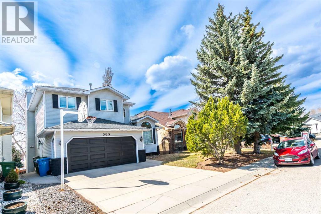 Single Family House for Sale in  Hawktree Circle NW Hawkwood Calgary 