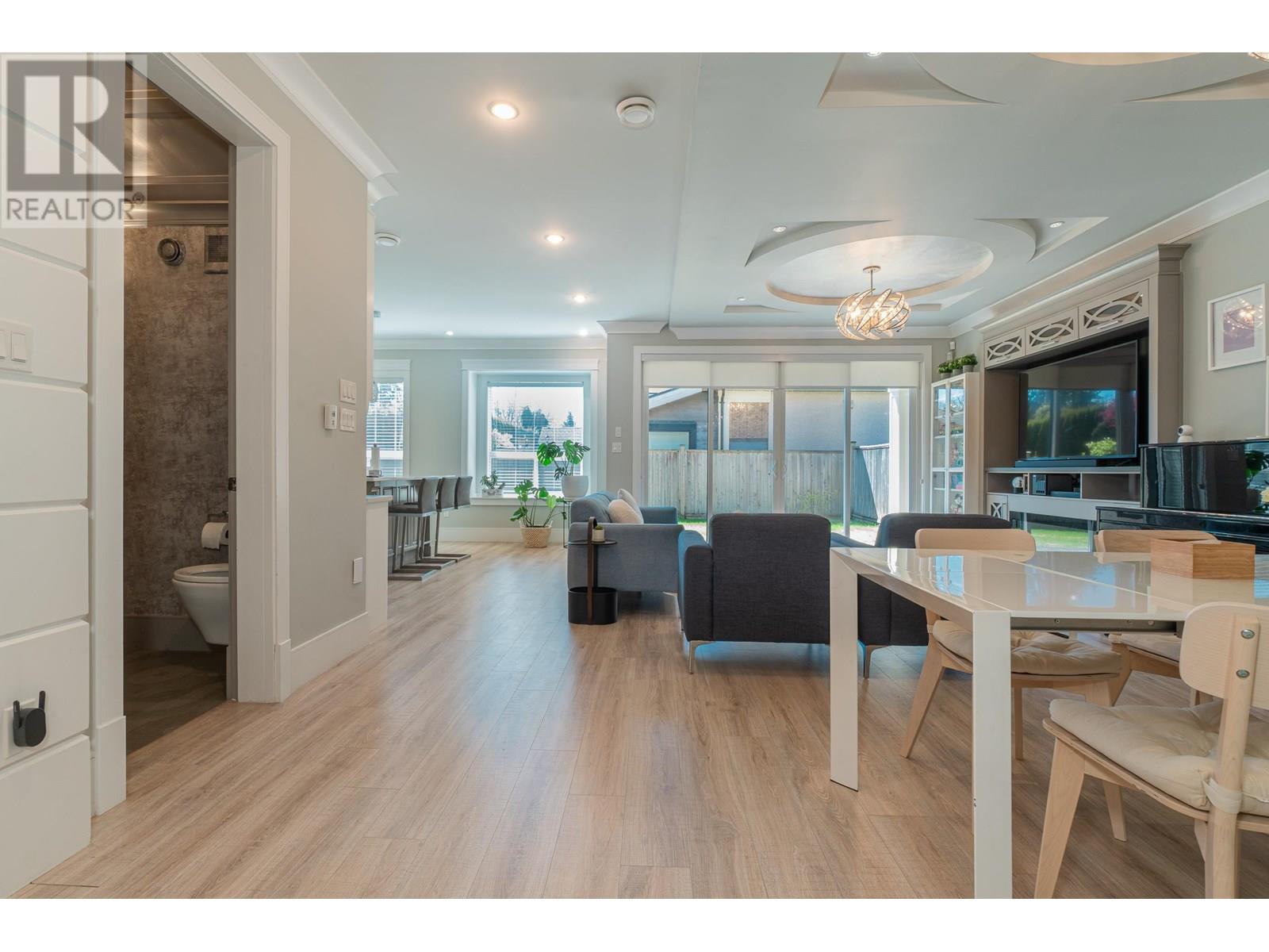Photo 4 of 5028 Maple Road, Richmond BC