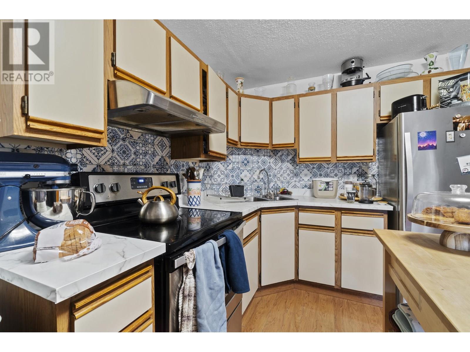 Photo 8 of 570 Colby Street, New Westminster BC
